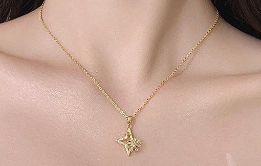 輝く星が回転する小花ネックレス（ボックス付き）